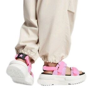 Converse Women’s 9 Run Star Utility CX Platform Sandal Pink White Jellyfish